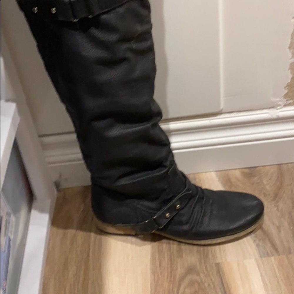 Carlos Santana boots